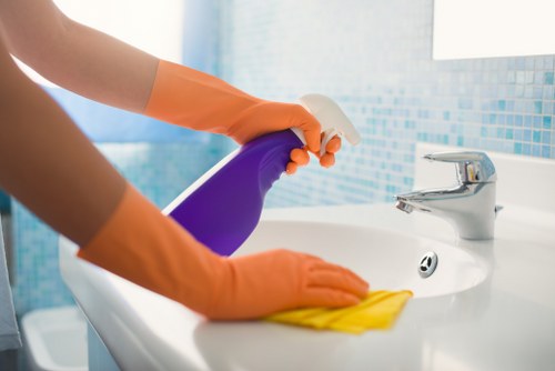 Shared entrance and hallway cleaning in Barnes residential property